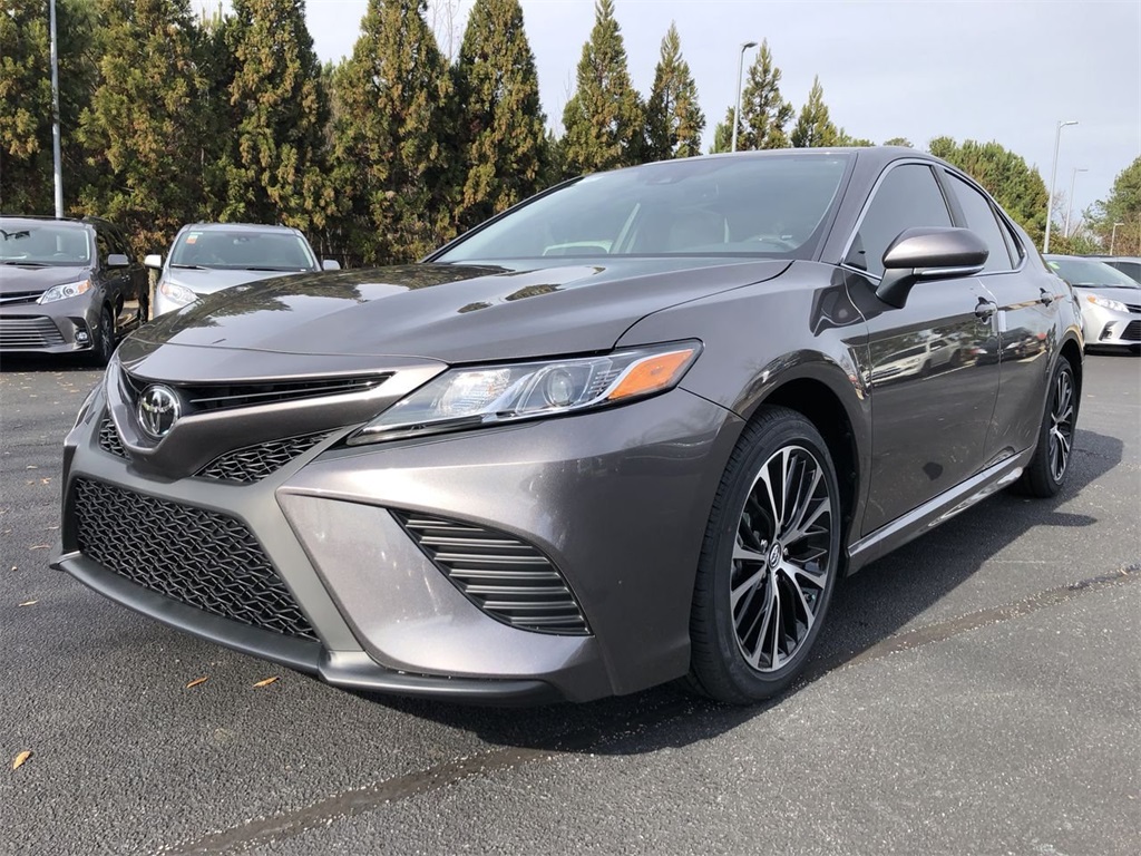 New 2019 Toyota Camry SE w/Convenience Package & Blind Spot Monitor 4D ...